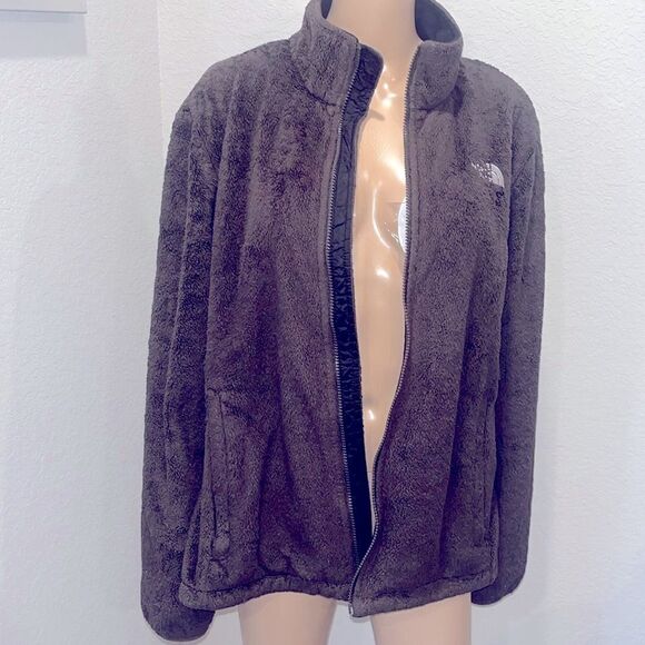 North face fleece jacket pit to pit 23”, sleeves 26”,shoulder to hem 26”. - Picture 4 of 10